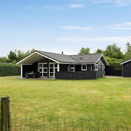 3 Bedroom Awesome In Tarm