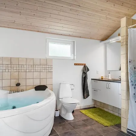 3 Bedroom Awesome In *