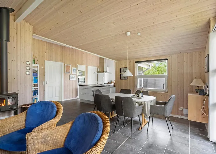 3 Bedroom Awesome In Dom wakacyjny Tarm