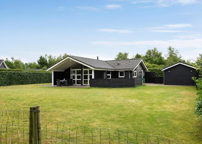3 Bedroom Awesome In Tarm